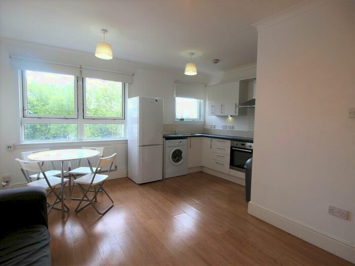 4 Bedroom Flat To Rent In Everett House, Hornsey Road, Holloway, N7