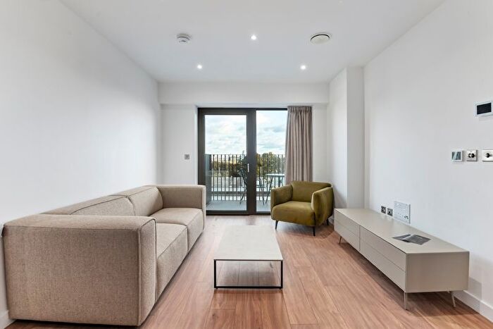 2 Bedroom Flat To Rent In Uncle Acton, Victoria Road, London, W3