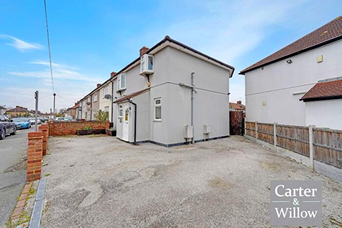 3 Bedroom End Of Terrace House For Sale In Fanshawe Crescent, Dagenham, RM9
