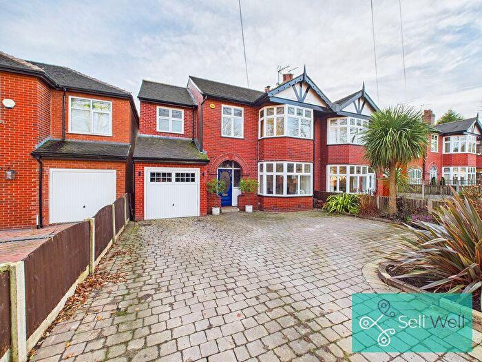 4 Bedroom Semi Detached House For Sale In Kempnough Hall Road, Worsley, Manchester, M28