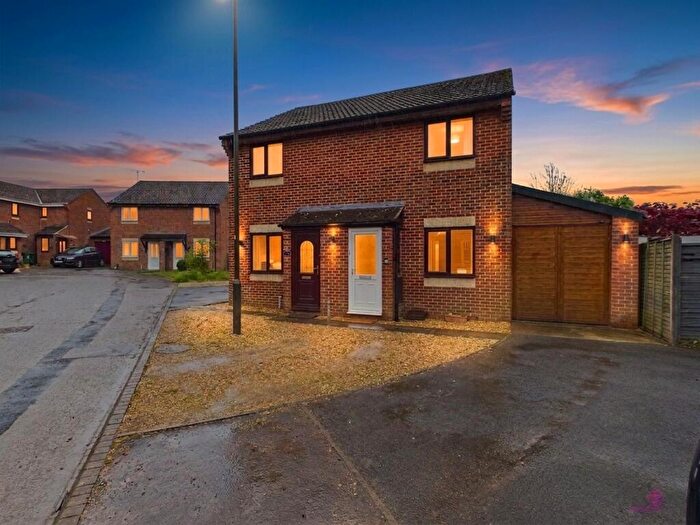 2 Bedroom Semi Detached House For Sale In Pheasant Mead, Stonehouse, GL10