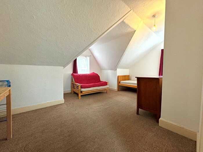 1 Bedroom Flat To Rent In Basingstoke Roads, Reading, RG2