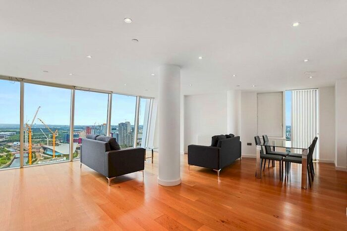 3 Bedroom Flat To Rent In High Street, London E15