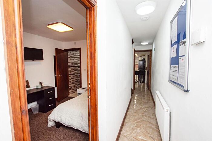 5 Bedroom House To Rent In Holly Grove, Hubert Road, Birmingham, B29