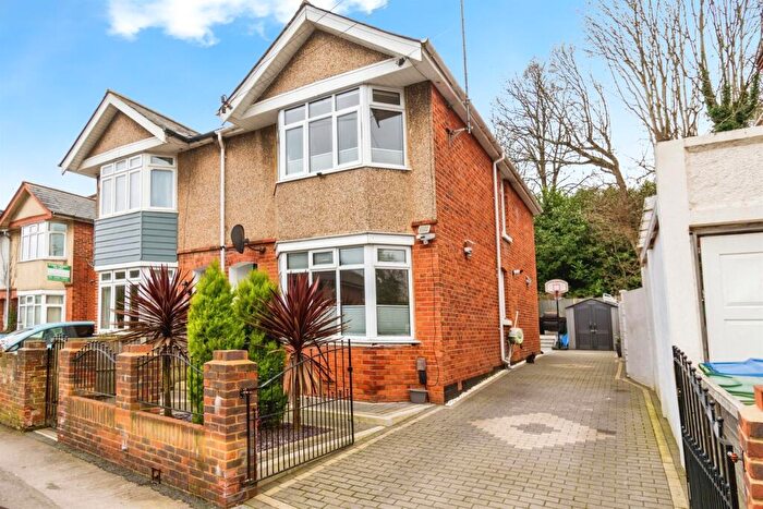 3 Bedroom Semi-Detached House For Sale In Osborne Road South, Southampton, SO17