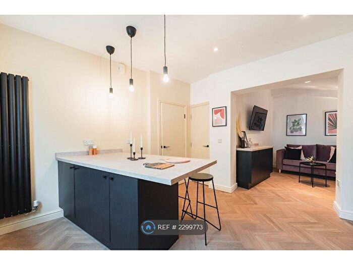2 Bedroom Flat To Rent In King Street, Dukinfield, SK16