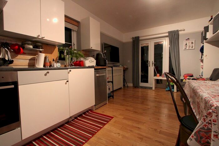 2 Bedroom Flat To Rent In Bensham Grove, Thornton Heath, CR7