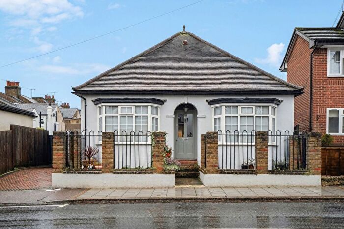 4 Bedroom Detached Bungalow For Sale In Villiers Road, Watford, WD19
