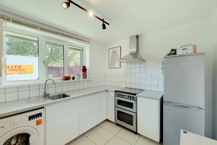 1 Bedroom Flat To Rent In Dennetts Road, Telegraph Hill, London, SE14