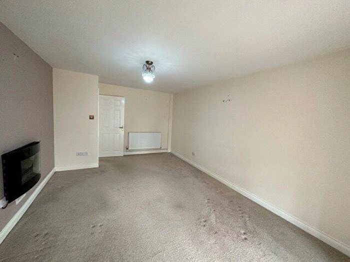 2 Bedroom Bungalow To Rent In Trent Way, Newark, Nottinghamshire, NG24