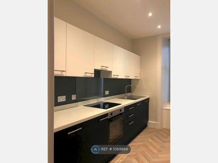 2 Bedroom Flat To Rent In Princes Street, Perth PH2