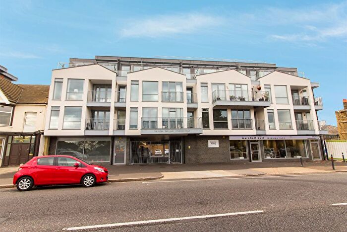 2 Bedroom Apartment For Sale In The View, London Road, Westcliff-on-Sea, Essex, SS0