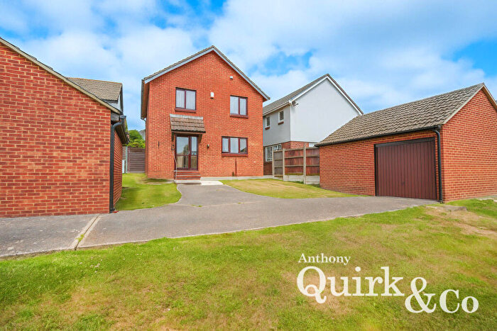 4 Bedroom Detached House For Sale In Brackendale Avenue, Pitsea, SS13