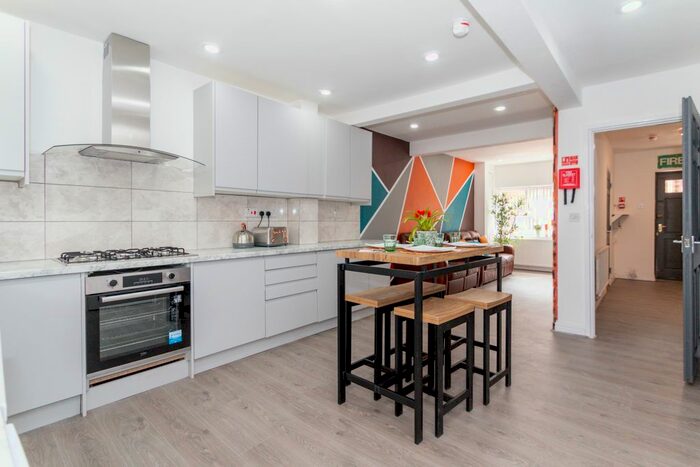 7 Bedroom Terraced House To Rent In Victoria Road, M14