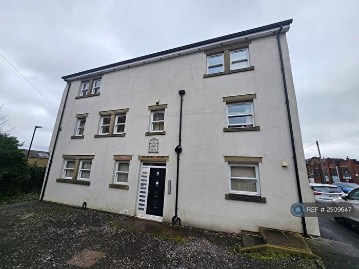 1 Bedroom Flat To Rent In Shamrock House, Pudsey, LS28
