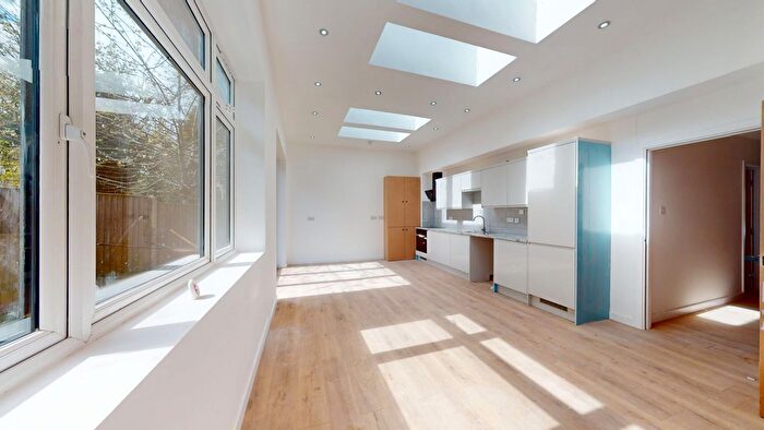 3 Bedroom Flat To Rent In Selborne Road, Croydon, CR0