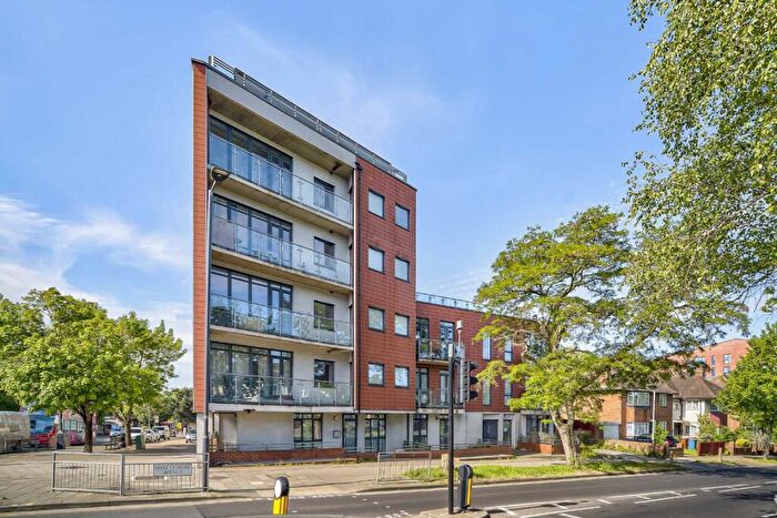 1 Bedroom Flat For Sale In Shaftesbury Avenue, Harrow, HA2