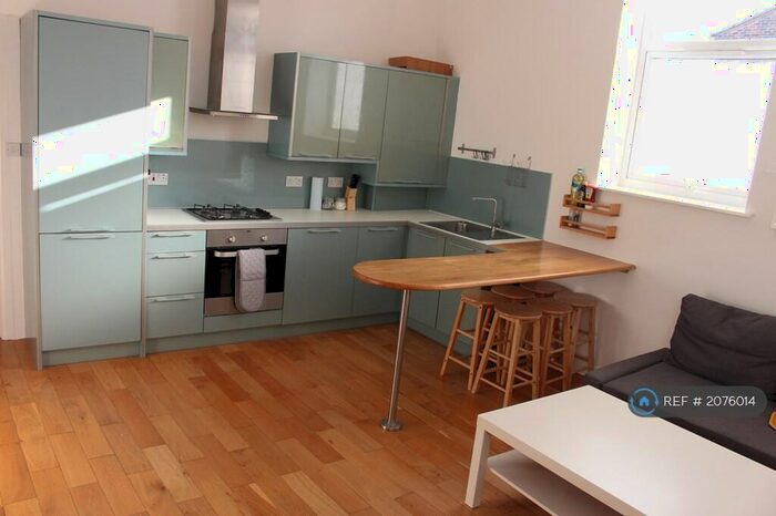 2 Bedroom Flat To Rent In East Point, London, E10