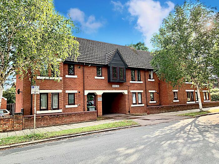 1 Bedroom Flat To Rent In Warwick Court, Bedford, MK40