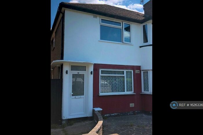 2 Bedroom Flat To Rent In Taunton Way, Stanmore, HA7