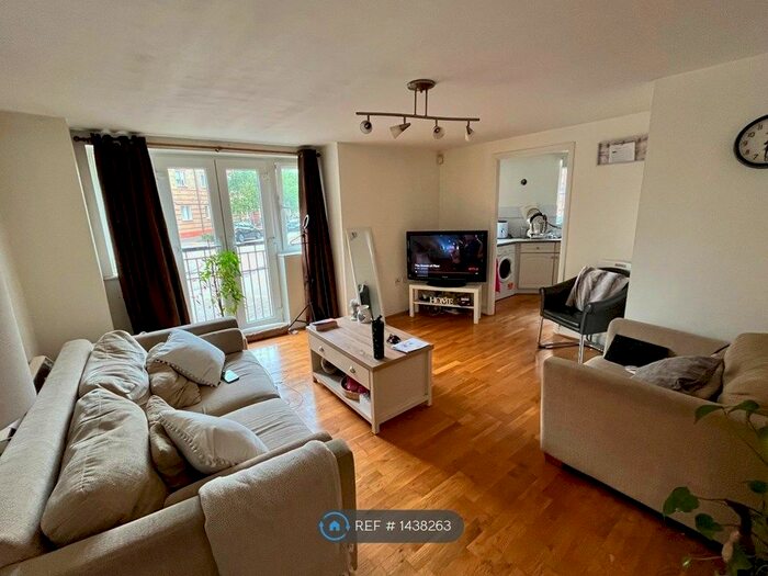 2 Bedroom Flat To Rent In Rookes Crescent, Chelmsford, CM1