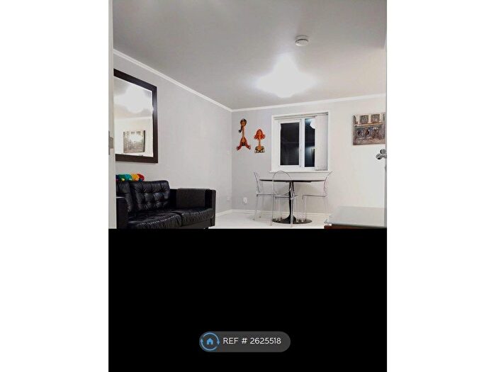 1 Bedroom Flat To Rent In Vickers Way, Hounslow, TW4