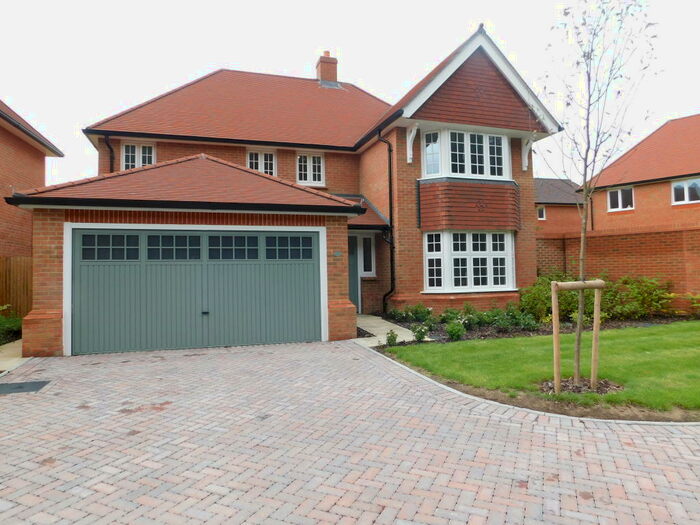 4 Bedroom Detached House To Rent In Churchill Close, PO7