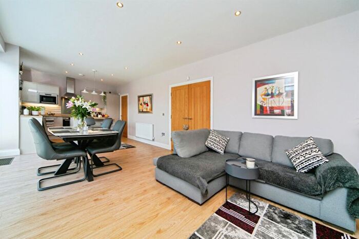 4 Bedroom Detached House For Sale In Glenavon Park, Prenton, CH43