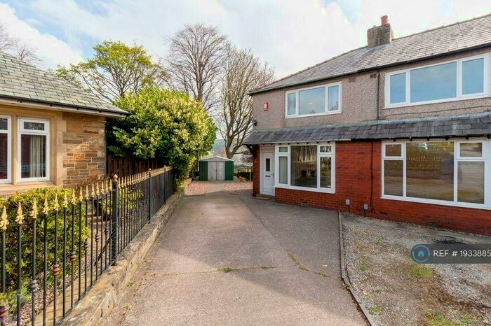 2 Bedroom End Of Terrace House To Rent In Moorlands Avenue, Halifax, HX2