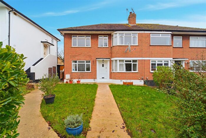 2 Bedroom Flat For Sale In Cavendish Avenue, Hanwell, W13