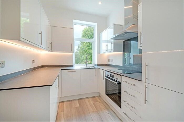 2 Bedroom Flat To Rent In Cornwall Avenue, London, N3