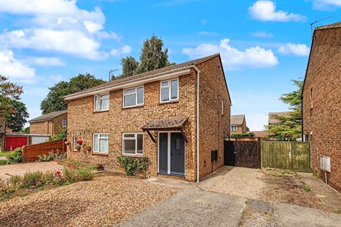 3 Bedroom Semi-Detached House To Rent In The Paddocks Yarnton, OX5
