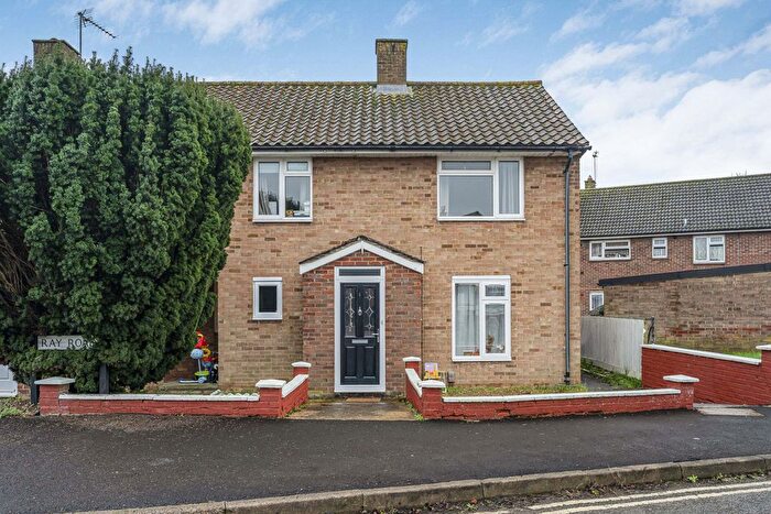 3 Bedroom Semi-detached House For Sale In Ray Road, Bicester, OX26