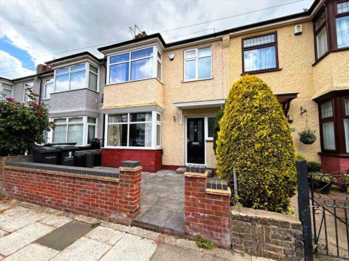 3 Bedroom Terraced House For Sale In Trosley Avenue, Gravesend, DA11