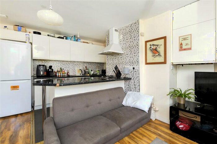 3 Bedroom Apartment To Rent In Essex Road, London, N1