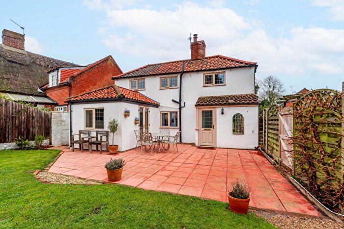 2 Bedroom Cottage For Sale In White Horse Lane, Briggate, NR28