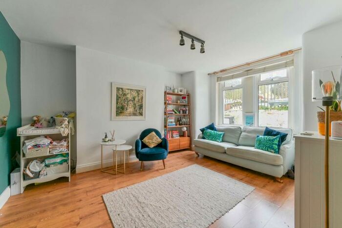 2 Bedroom Flat To Rent In Croydon Road, London, , Penge, London, SE20