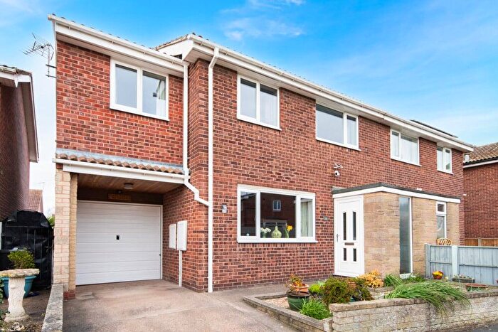 4 Bedroom Semi Detached House For Sale In Glen Eagles Way, Retford, DN22