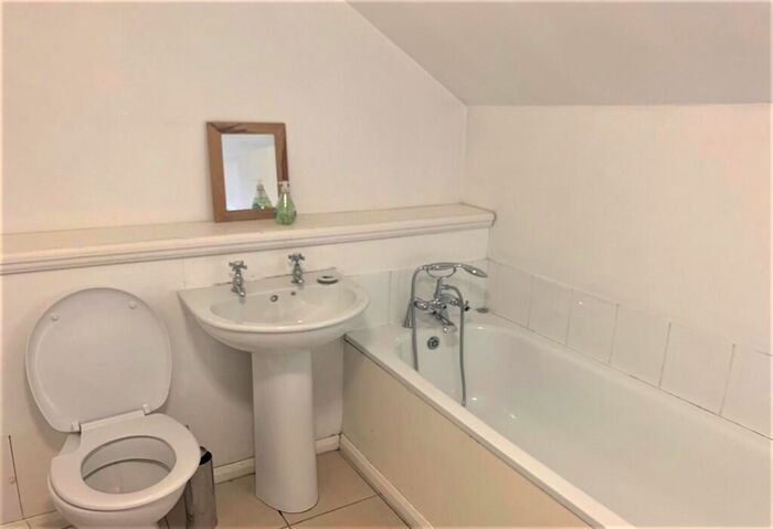 4 Bedroom Flat To Rent In (Whole Property) B Surbiton Road, Kingston Upon Thames, Surrey, KT1