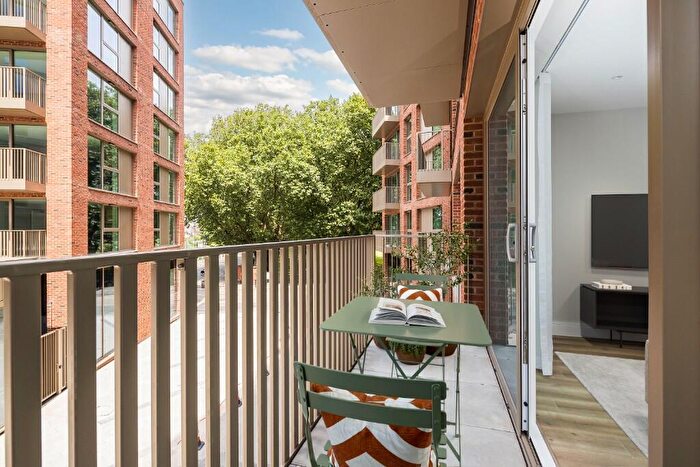 1 Bedroom Apartment To Rent In Grinstead Road, London, SE8