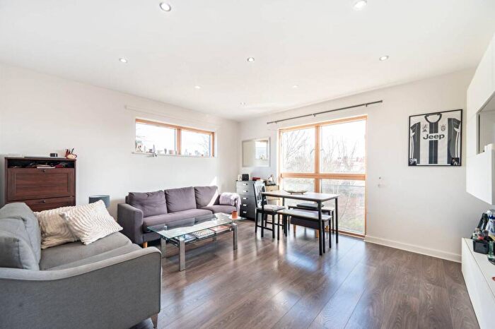 1 Bedroom Flat For Sale In Station Parade, Willesden Green, London, NW2