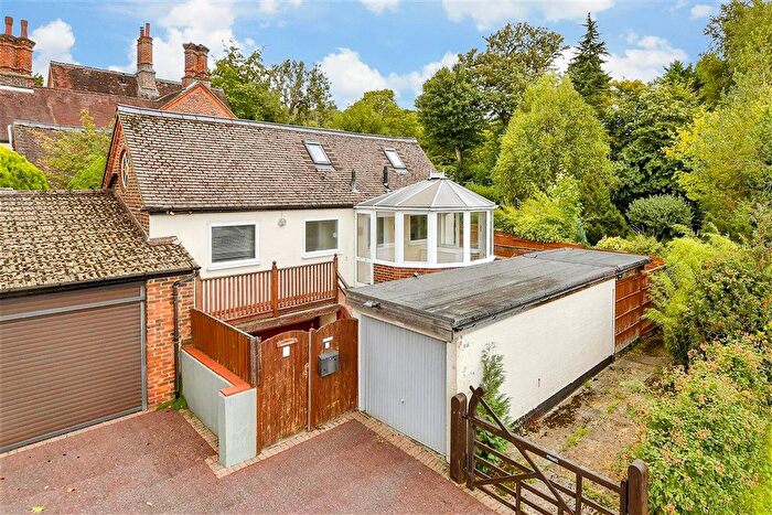 2 Bedroom Chalet For Sale In Laglands Close, Reigate, Surrey, RH2