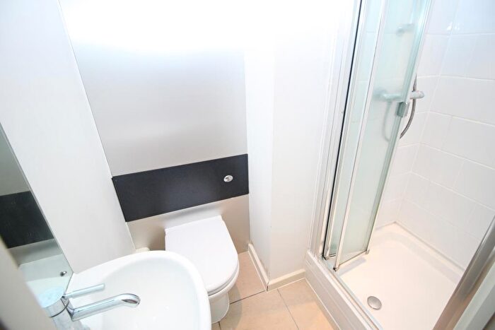 2 Bedroom Flat To Rent In Dun Street, Sheffield, Uk, S3