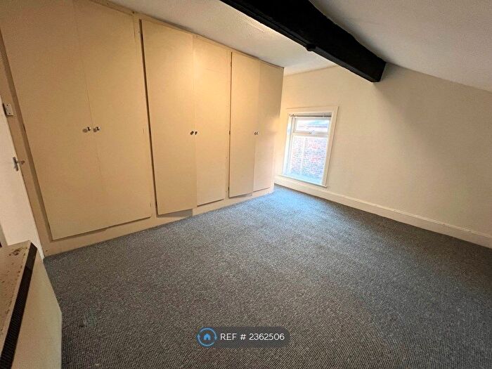 2 Bedroom Flat To Rent In Barrington Road, Altrincham, WA14