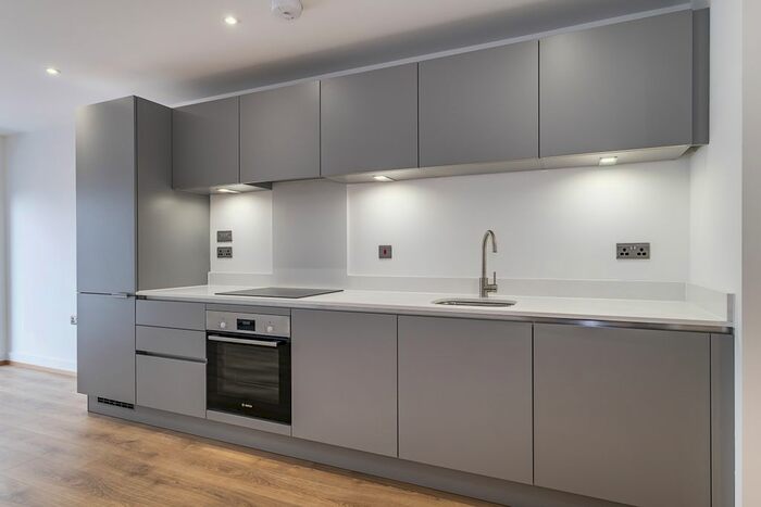 2 Bedroom Flat To Rent In Woolwich Church Street, Woolwich, SE18