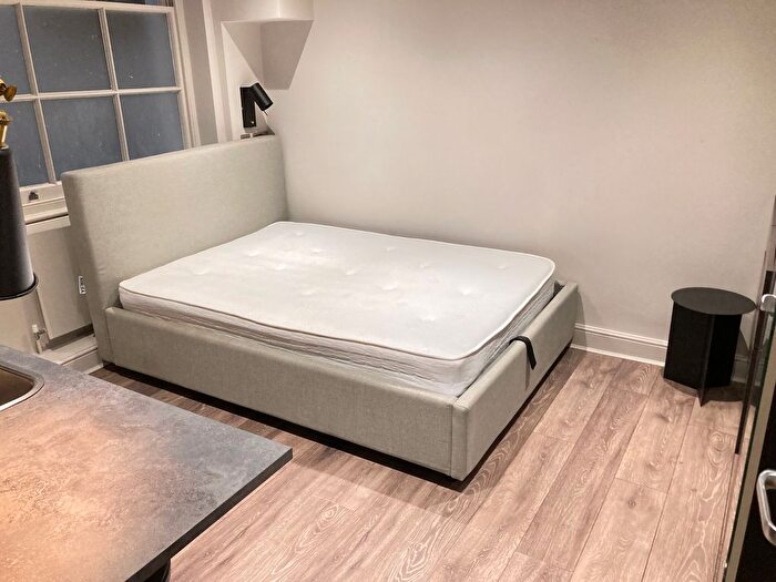 Studio To Rent In Very Near Moscow Road Area, Queensway Notting Hill, W2