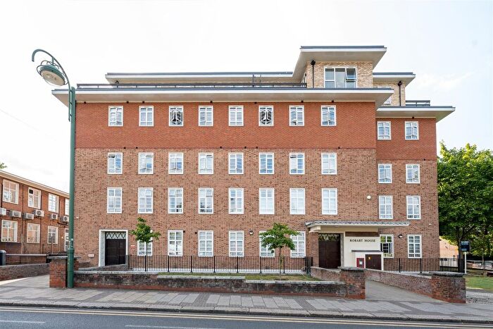 1 Bedroom Flat For Sale In Lemna Road, Leytonstone, E11