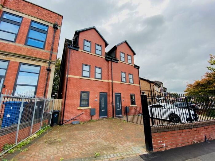 4 Bedroom Semi-Detached House To Rent In Rowsley Grove, Reddish, Stockport, SK5