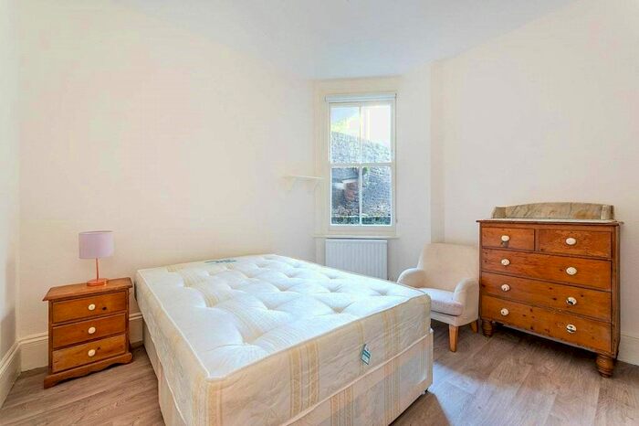 2 Bedroom Flat To Rent In Mornington Avenue Mansions, Mornington Avenue, W14