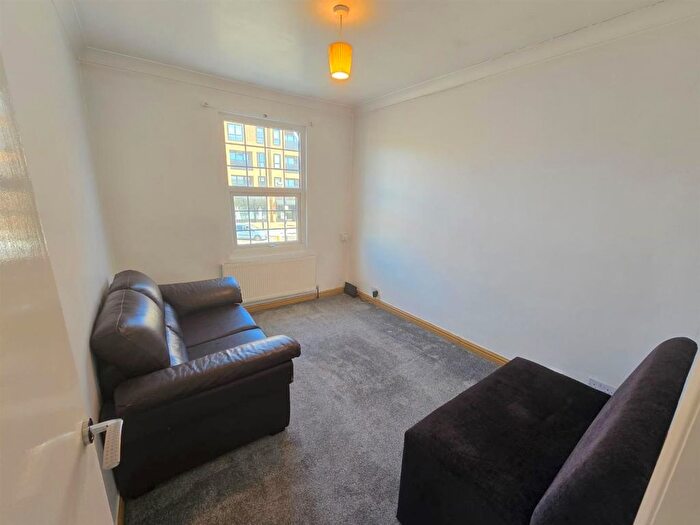 3 Bedroom Flat To Rent In Lower Boston Road, London, W7